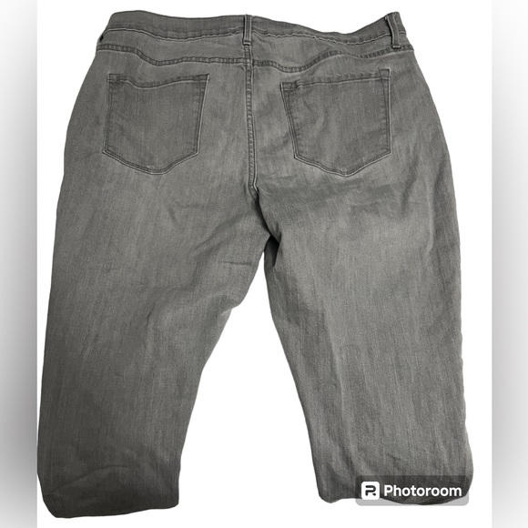 Old Navy Women’s Gray Curvy Profile Jeans, Size 16 - Picture 4 of 4